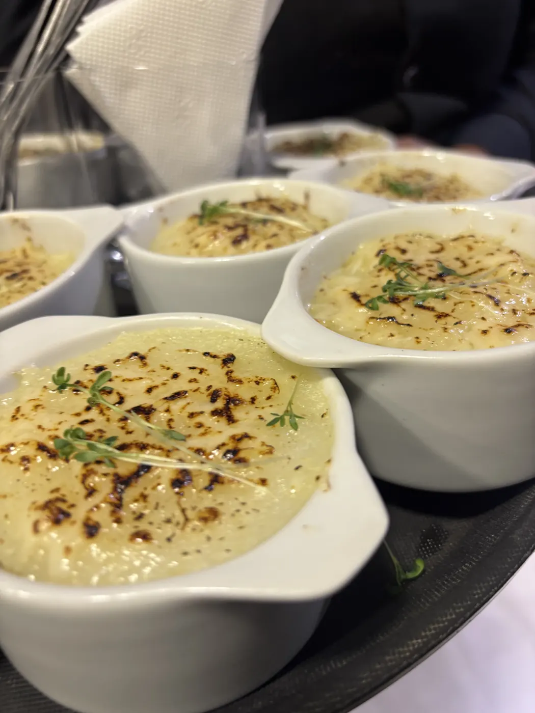Gratinados individuais dourados com ervas